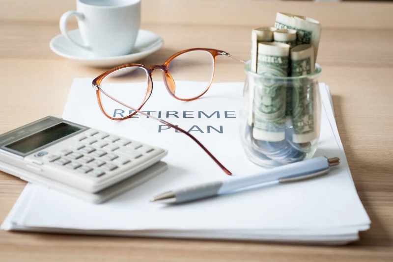 Retirement plan with coffee and savings jar for Americans retiring in Thailand